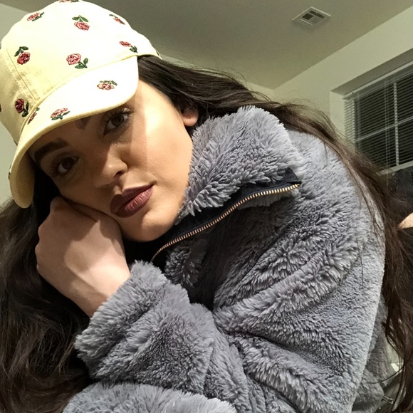 Yellow & Roses Baseball Hat 🌹 - Picture 2 of 4